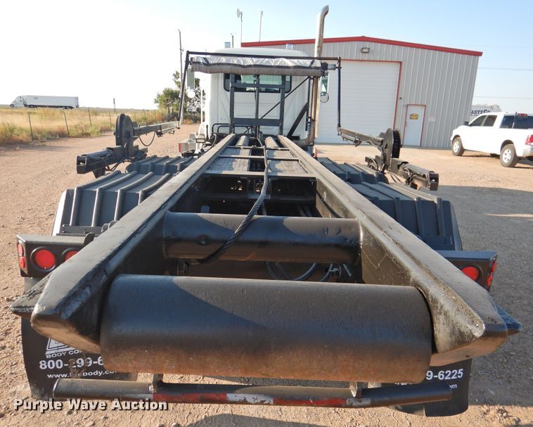 image for item DK2464 2013 Mack GU813  roll-off container truck