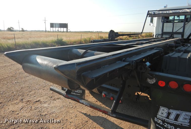 image for item DK2464 2013 Mack GU813  roll-off container truck