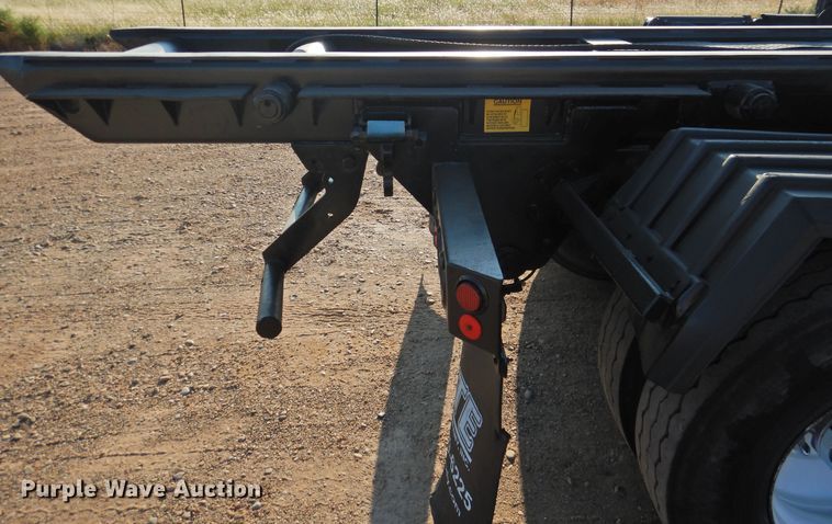 image for item DK2464 2013 Mack GU813  roll-off container truck