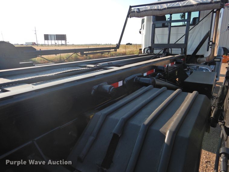 image for item DK2464 2013 Mack GU813  roll-off container truck