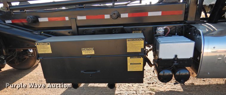 image for item DK2464 2013 Mack GU813  roll-off container truck