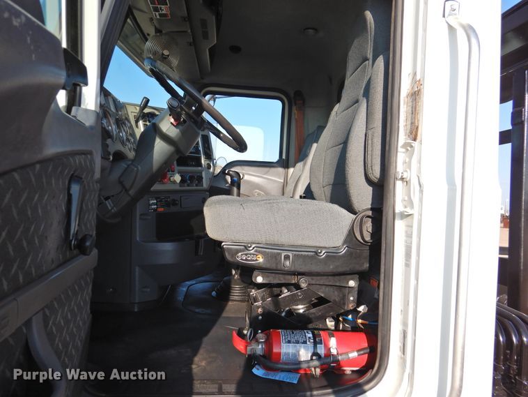 image for item DK2464 2013 Mack GU813  roll-off container truck