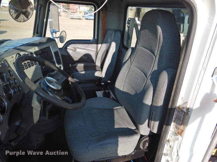 image for item DK2464 2013 Mack GU813  roll-off container truck