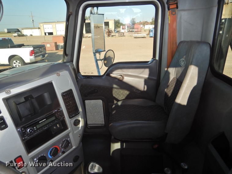 image for item DK2464 2013 Mack GU813  roll-off container truck