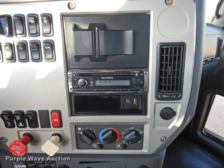 image for item DK2464 2013 Mack GU813  roll-off container truck