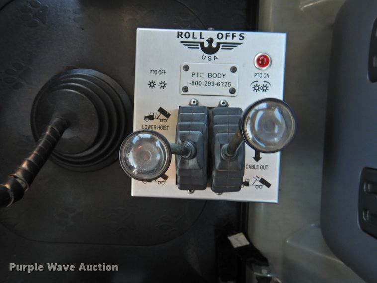 image for item DK2464 2013 Mack GU813  roll-off container truck