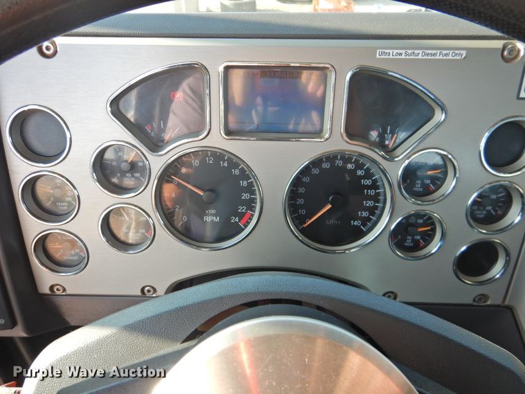 image for item DK2464 2013 Mack GU813  roll-off container truck