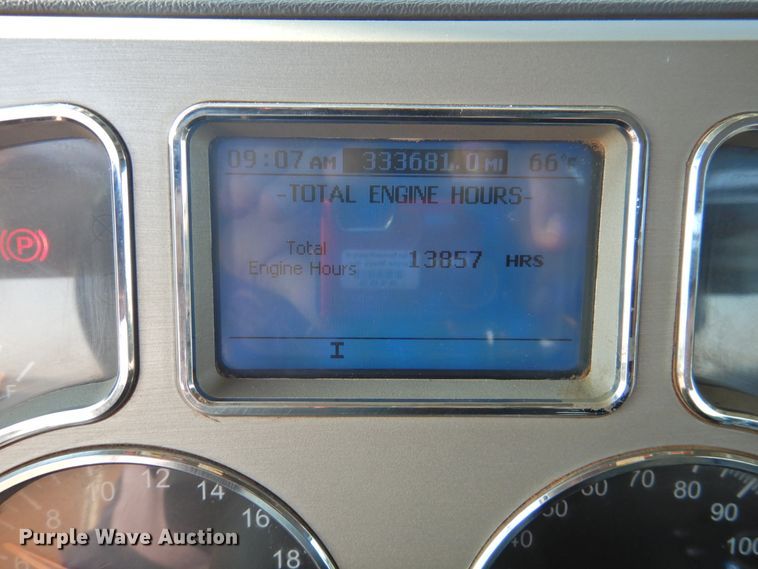 image for item DK2464 2013 Mack GU813  roll-off container truck