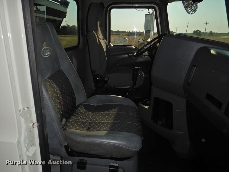 image for item DK2464 2013 Mack GU813  roll-off container truck