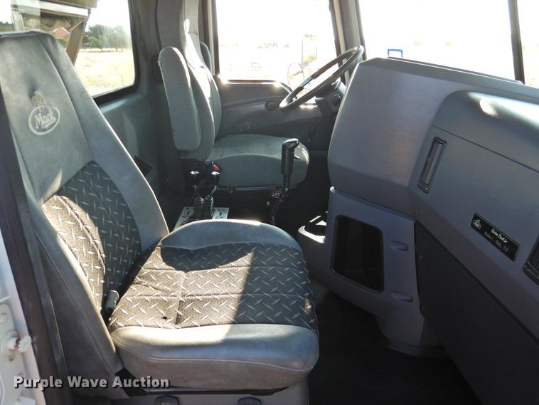 image for item DK2464 2013 Mack GU813  roll-off container truck