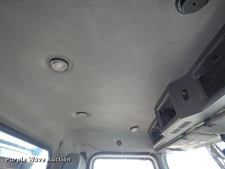 image for item DK2464 2013 Mack GU813  roll-off container truck