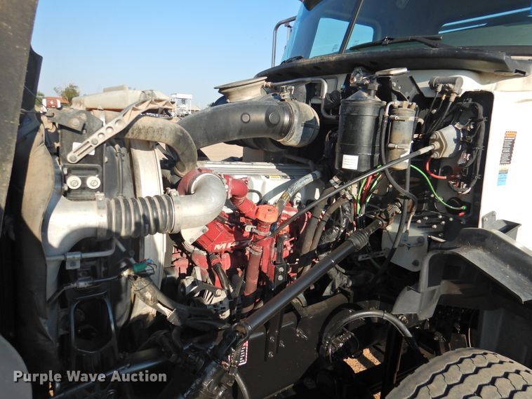 image for item DK2464 2013 Mack GU813  roll-off container truck