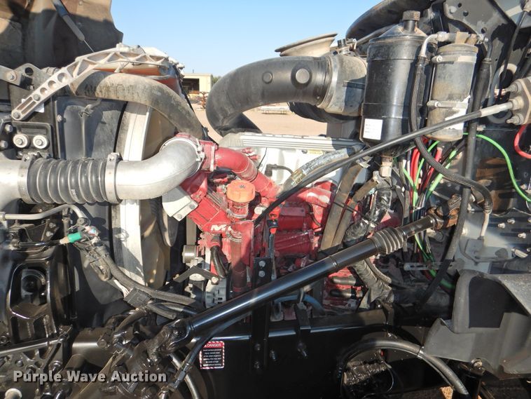 image for item DK2464 2013 Mack GU813  roll-off container truck