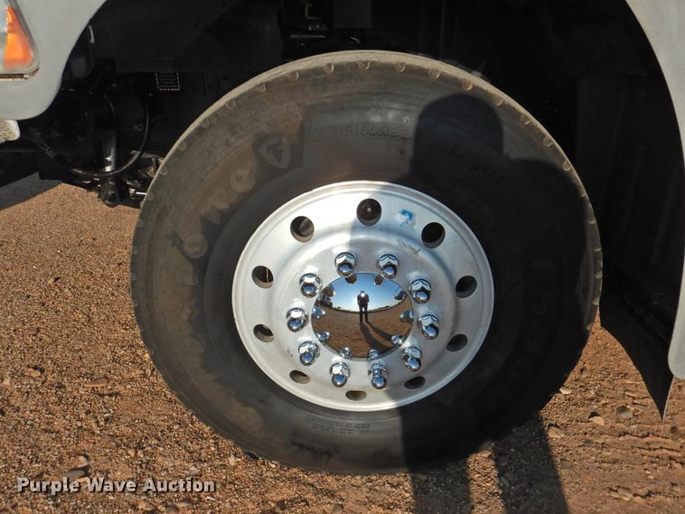 image for item DK2464 2013 Mack GU813  roll-off container truck