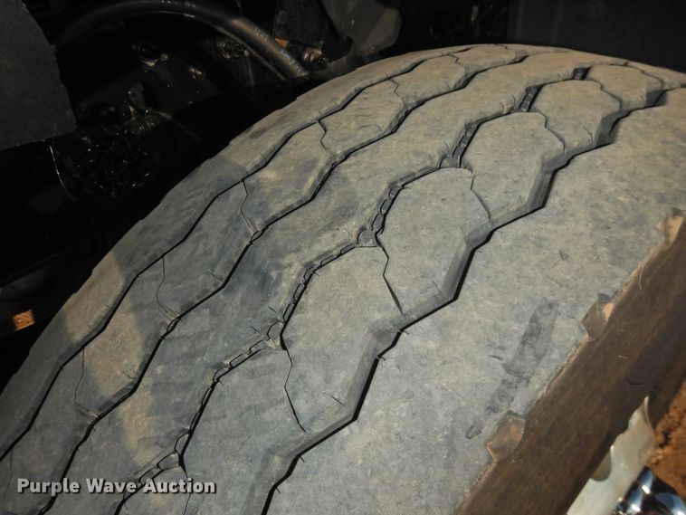 image for item DK2464 2013 Mack GU813  roll-off container truck