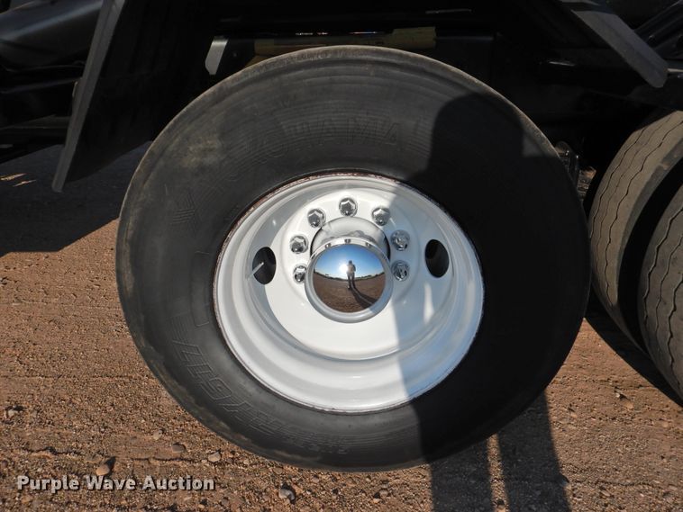 image for item DK2464 2013 Mack GU813  roll-off container truck