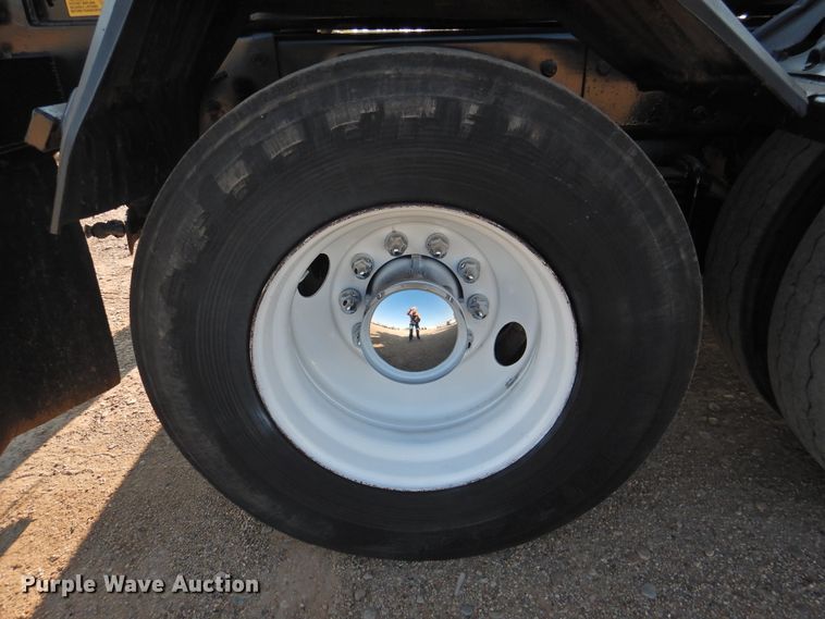 image for item DK2464 2013 Mack GU813  roll-off container truck