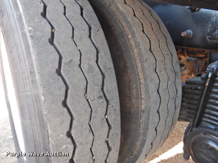 image for item DK2464 2013 Mack GU813  roll-off container truck