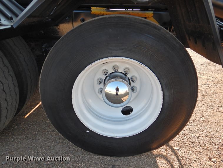 image for item DK2464 2013 Mack GU813  roll-off container truck