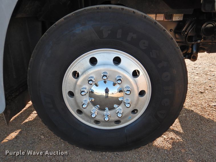 image for item DK2464 2013 Mack GU813  roll-off container truck