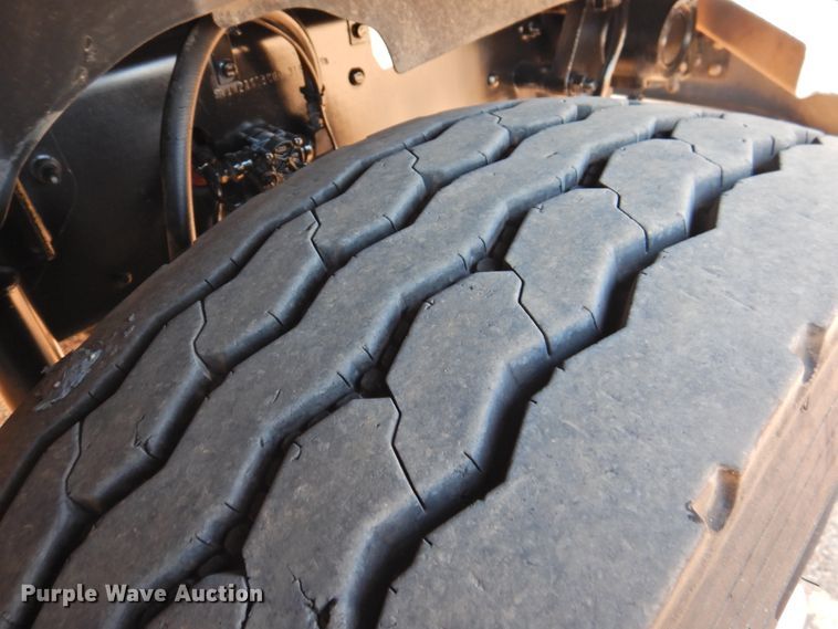 image for item DK2464 2013 Mack GU813  roll-off container truck