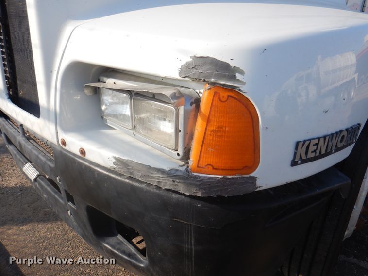 image for item DK8225 2007 Kenworth T600  semi truck