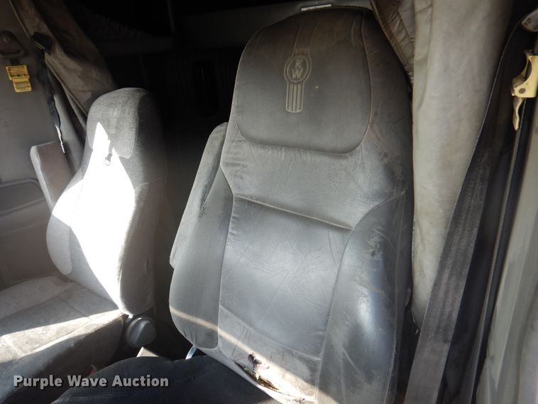 image for item DK8225 2007 Kenworth T600  semi truck