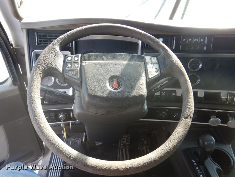image for item DK8225 2007 Kenworth T600  semi truck