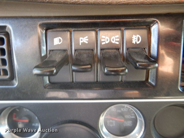 image for item DK8225 2007 Kenworth T600  semi truck