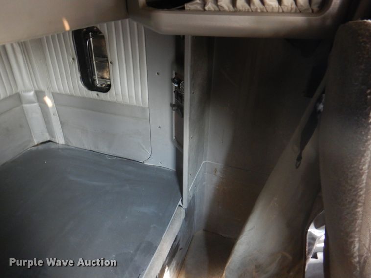 image for item DK8225 2007 Kenworth T600  semi truck