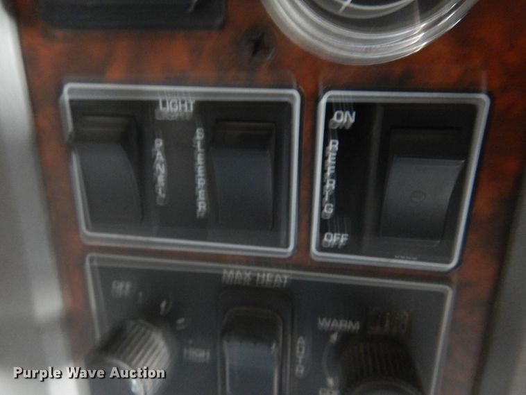 image for item DK8225 2007 Kenworth T600  semi truck