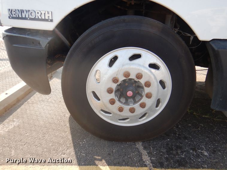 image for item DK8225 2007 Kenworth T600  semi truck