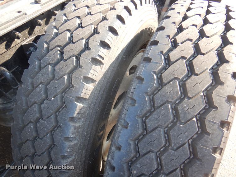 image for item DK8225 2007 Kenworth T600  semi truck