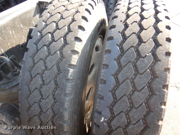 image for item DK8225 2007 Kenworth T600  semi truck