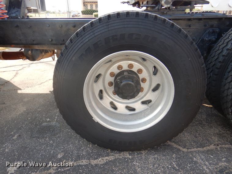 image for item DK8225 2007 Kenworth T600  semi truck