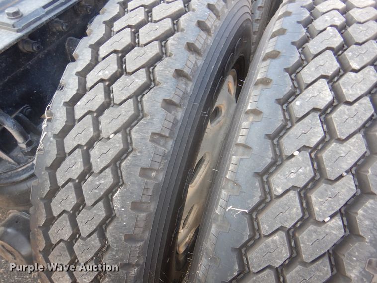 image for item DK8225 2007 Kenworth T600  semi truck