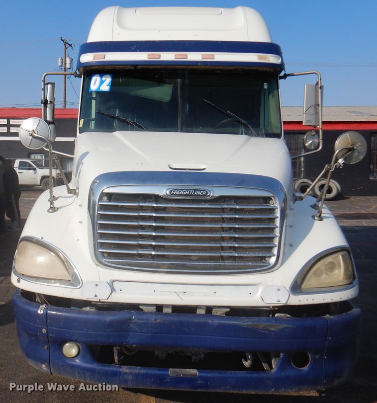 image for item DK8226 2002 Freightliner Columbia  semi truck