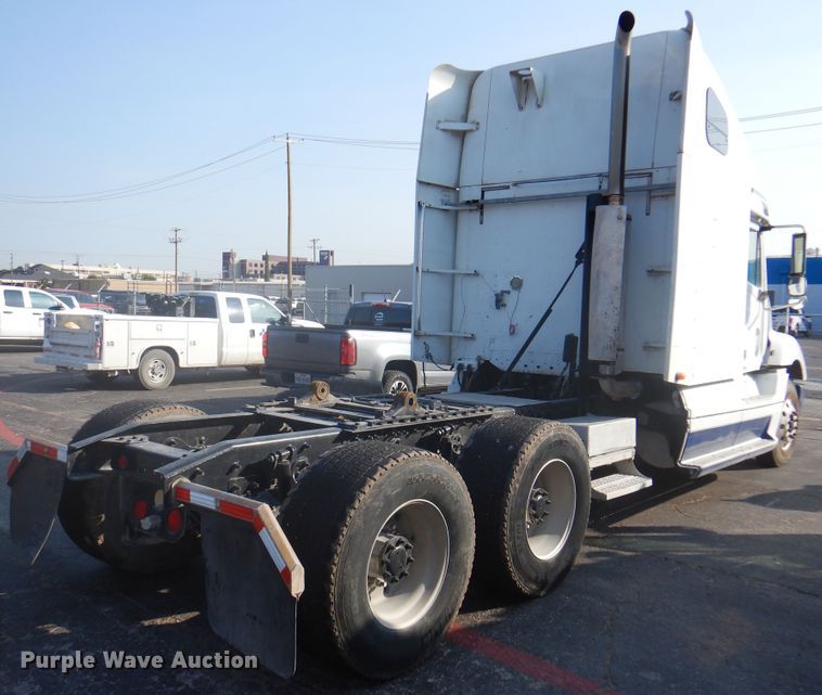 image for item DK8226 2002 Freightliner Columbia  semi truck