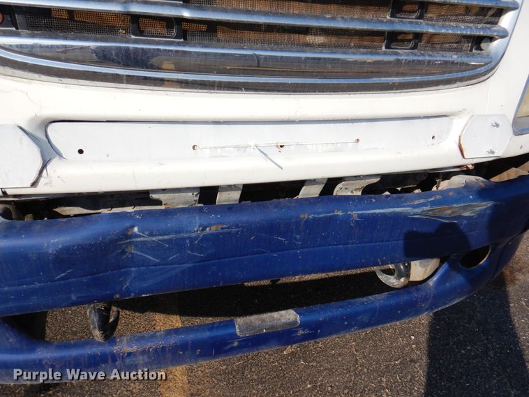 image for item DK8226 2002 Freightliner Columbia  semi truck