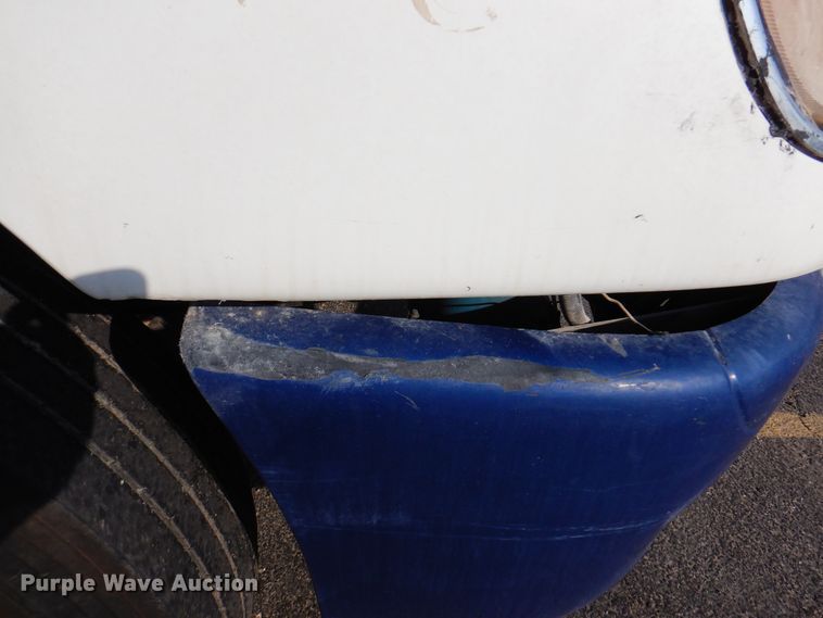 image for item DK8226 2002 Freightliner Columbia  semi truck