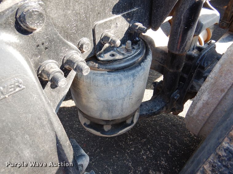 image for item DK8226 2002 Freightliner Columbia  semi truck