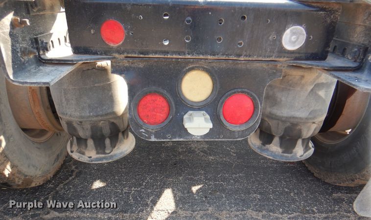 image for item DK8226 2002 Freightliner Columbia  semi truck