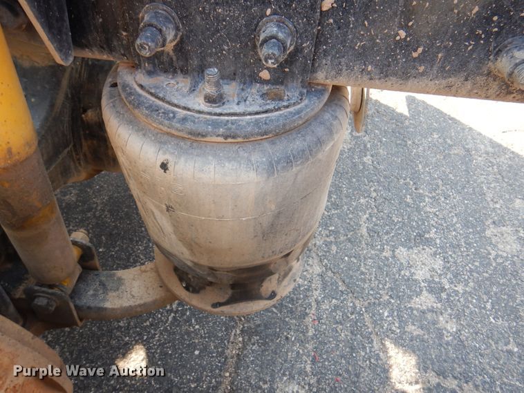 image for item DK8226 2002 Freightliner Columbia  semi truck