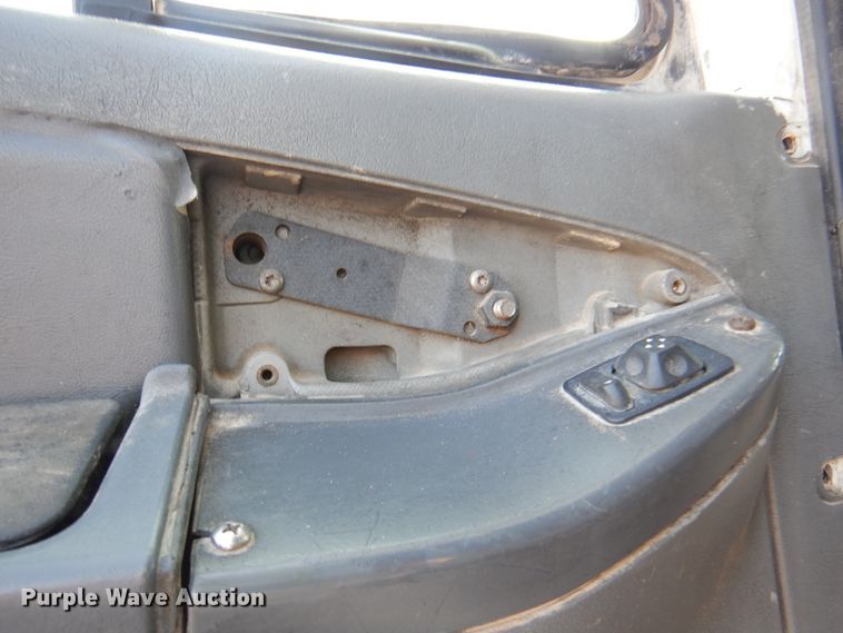 image for item DK8226 2002 Freightliner Columbia  semi truck