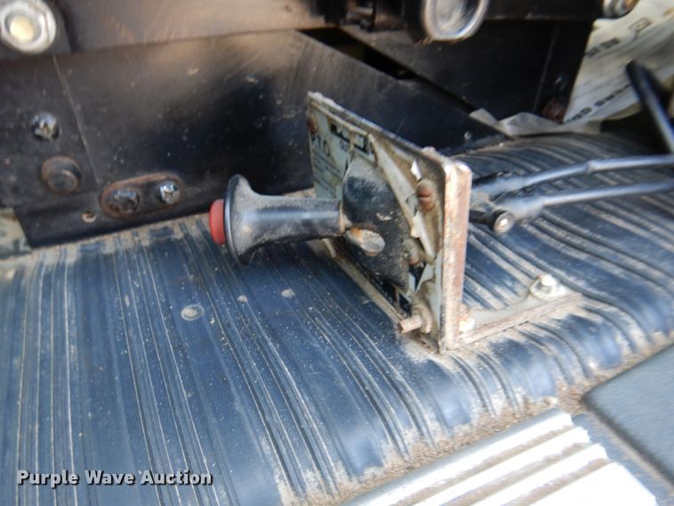 image for item DK8226 2002 Freightliner Columbia  semi truck