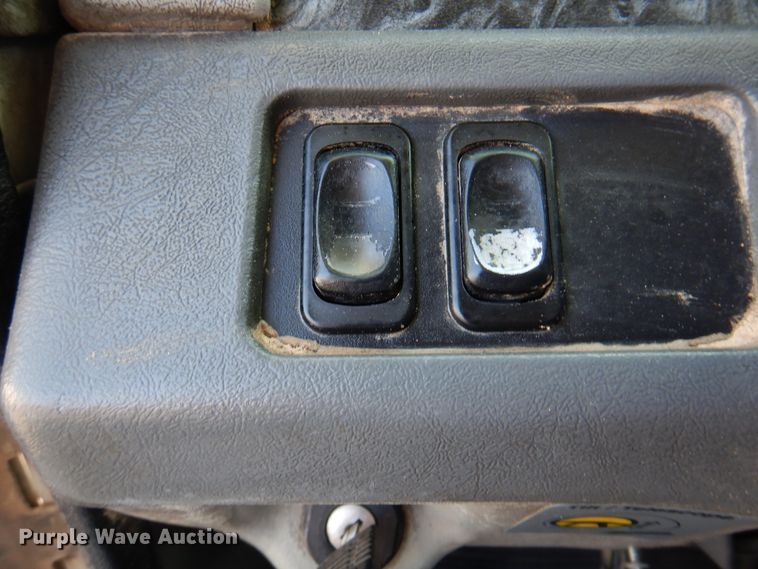 image for item DK8226 2002 Freightliner Columbia  semi truck