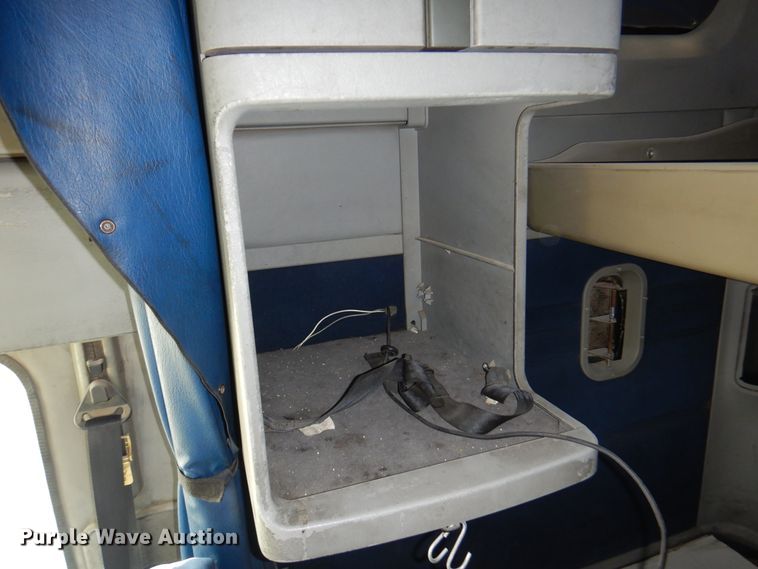 image for item DK8226 2002 Freightliner Columbia  semi truck