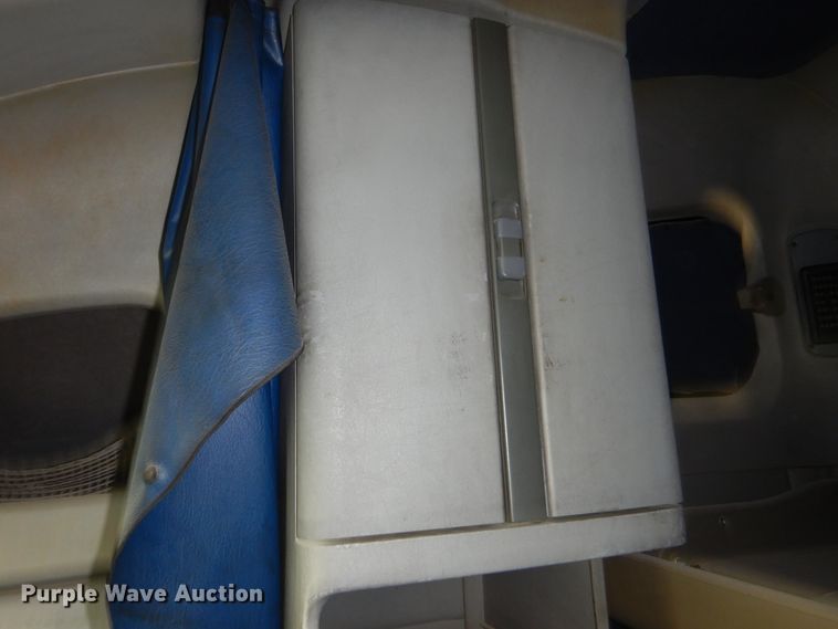 image for item DK8226 2002 Freightliner Columbia  semi truck