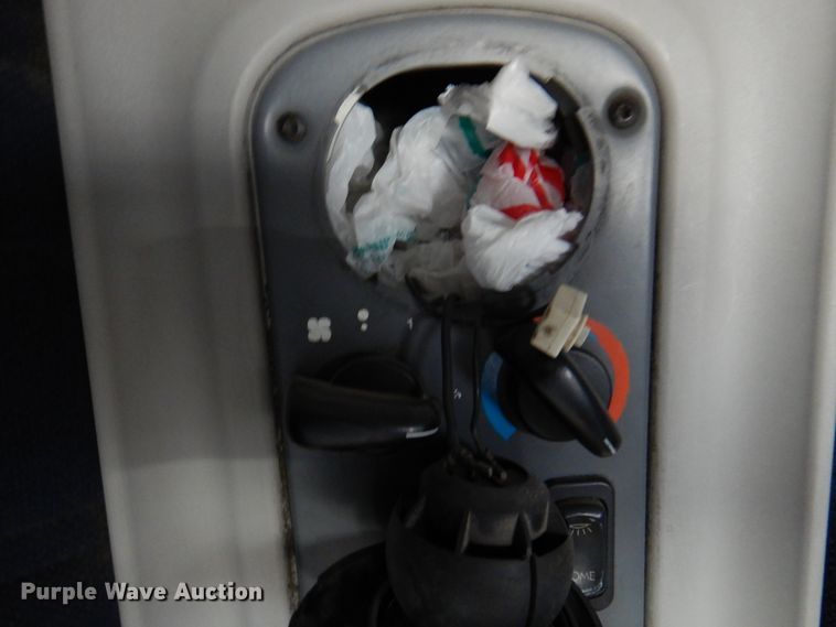 image for item DK8226 2002 Freightliner Columbia  semi truck