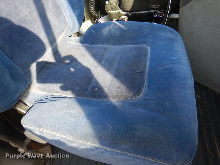 image for item DK8226 2002 Freightliner Columbia  semi truck